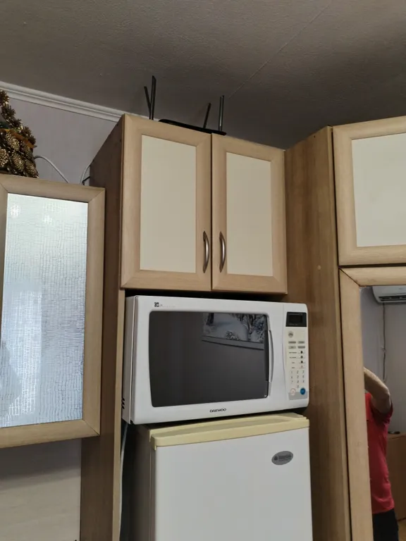 Уютная жилая комната в жилом помещении с видом на город, в центре ЗЖМ