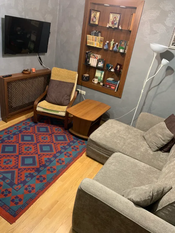 Большой дом с парковочным местом