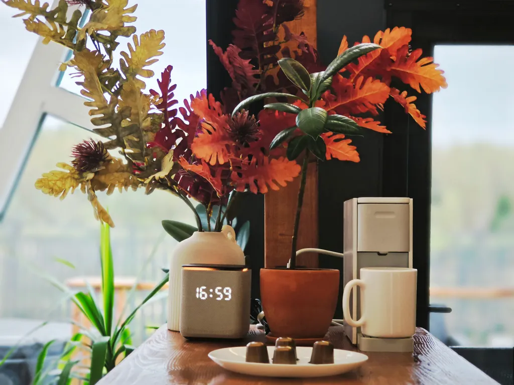 Треугольный дом Lis-A-dom с видом на реку