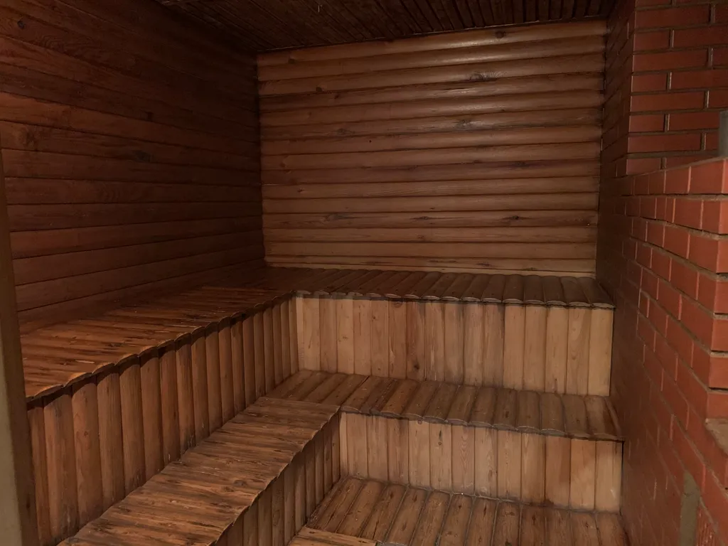 Просторный дом с баней и бассейном