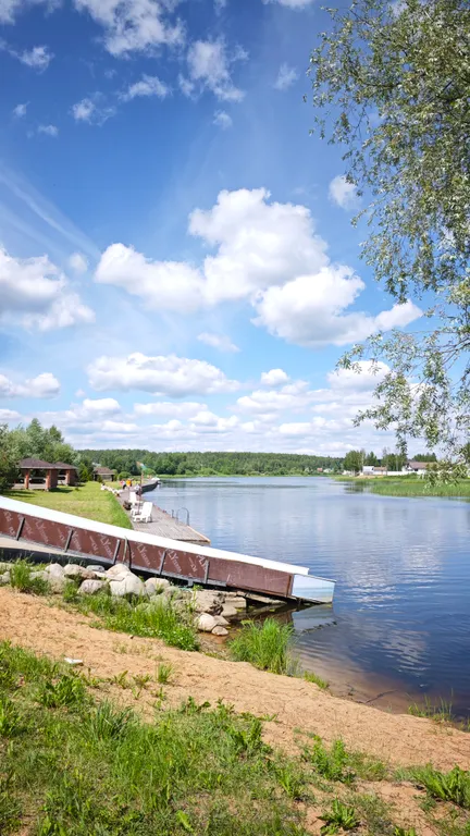 Дом у реки на закрытой охраняемой территории комплекса Гранд Ольгино