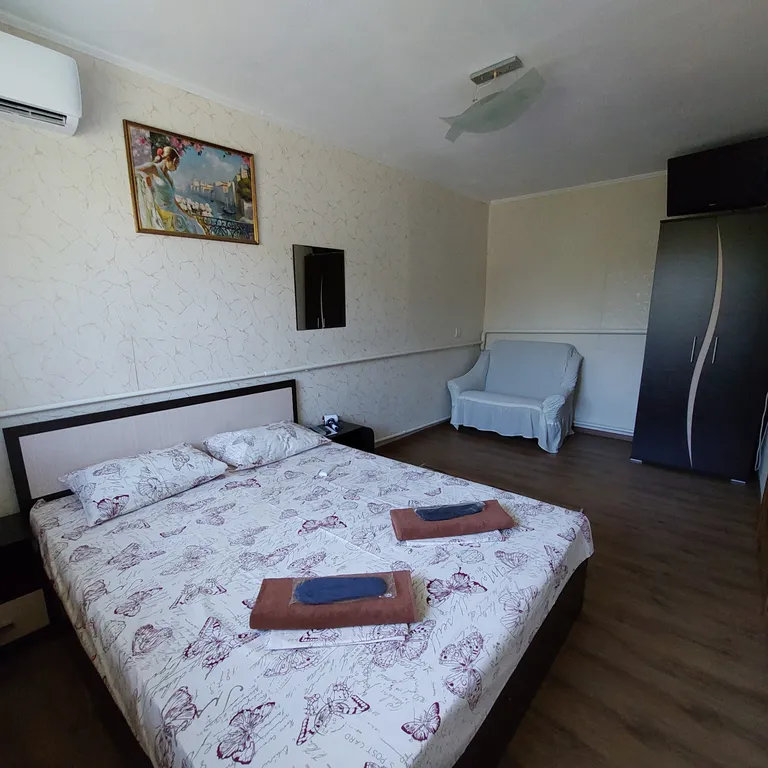 3-х местная комната в доме с бассейном