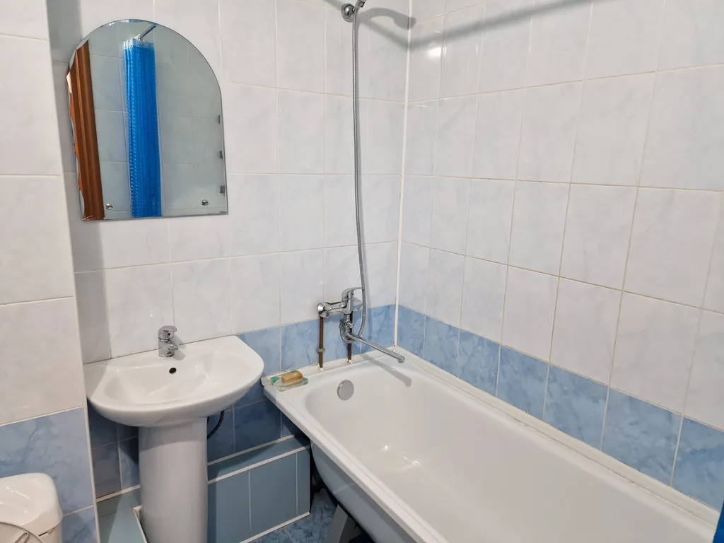 В новостройке на 11ом этаже с большой кухней и видом на плотину ГЭС!