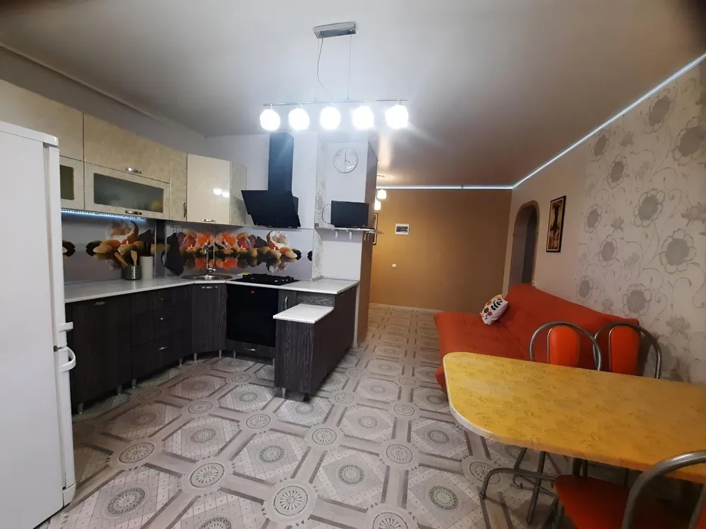 Яркая квартирка