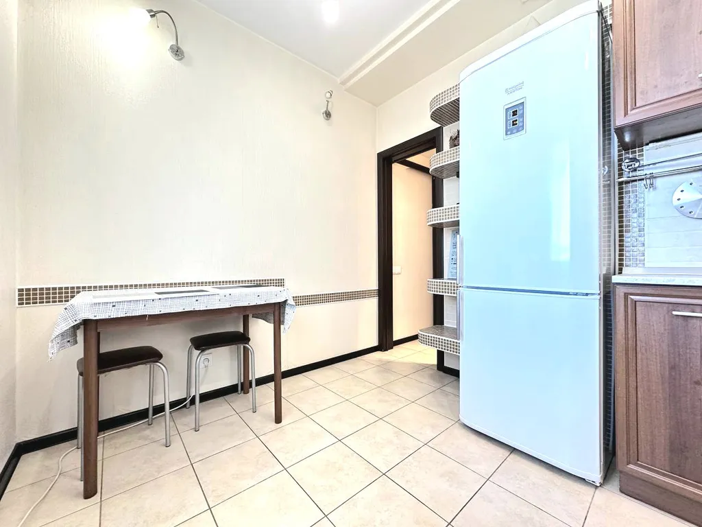 1-комнатная квартира с балконом и видом на реку рядом с Кузбасс-Арена