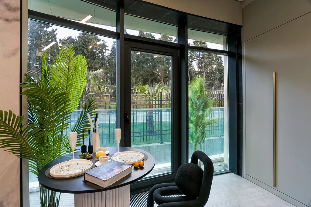 Апартаменты у моря с террасой свой пляж и бассейн в 2 минутах пешком