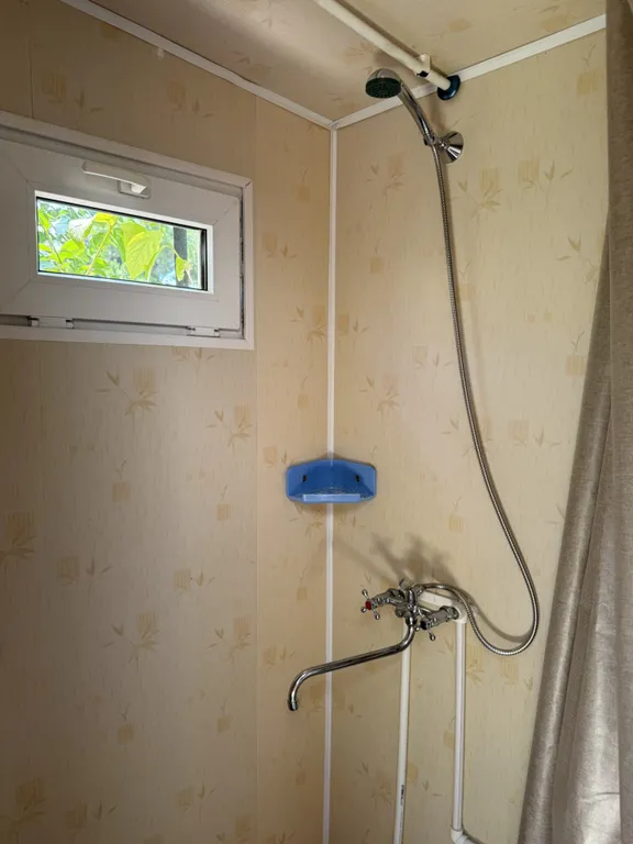 Четырёхкомнатный дом с двориком и мангалом – центр