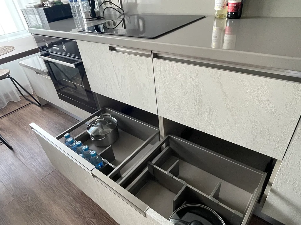 Просторная и светлая квартира с огромными окнами