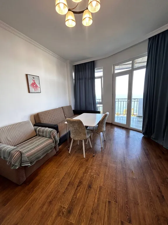 Двухкомнатная квартира с потрясающим видом на море