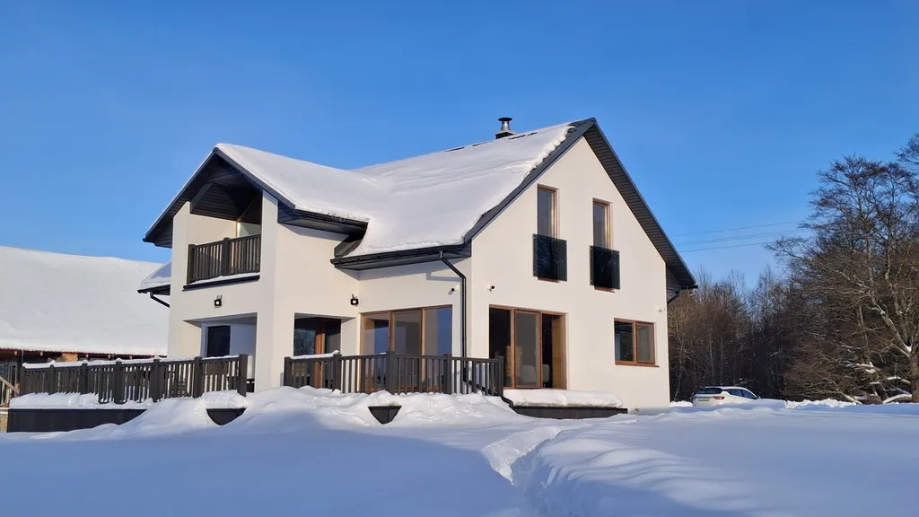 Современный дом на берегу озера в национальном парке Браславские озера