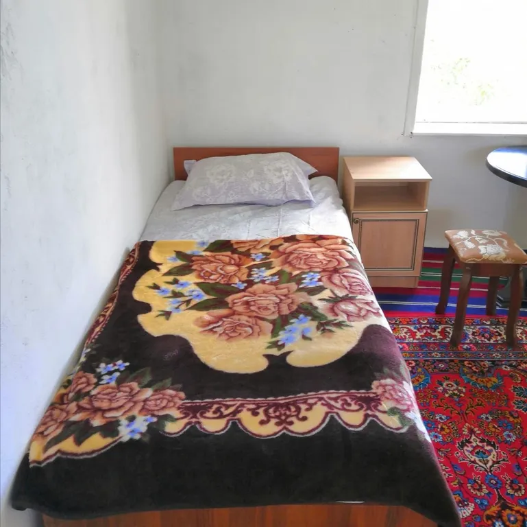 Уютная комната с видом на горы