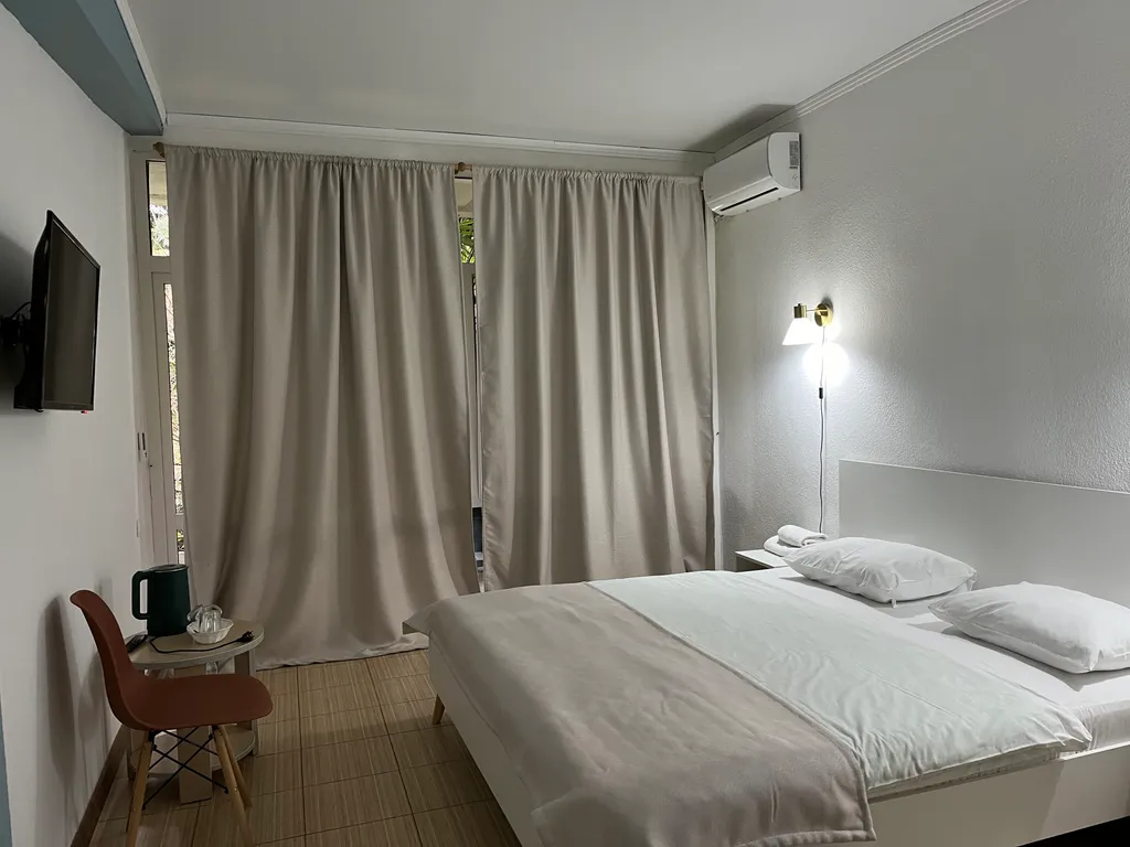 Квартира Квартира Уютный номер на 1 этаже с видом на парк с балконом. — Гагра