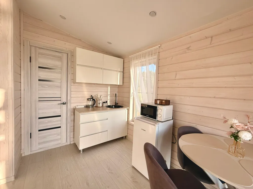 Lodge with pool (дом на берегу рыбинского водохранилища)