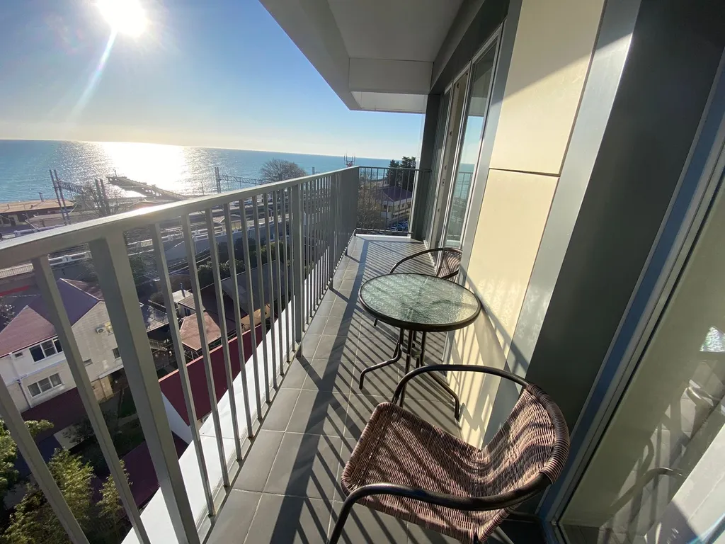 2-комнатная квартира с панорамными окнами у моря