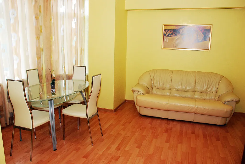 Есть вода, новая кровать. 2комн. По артема