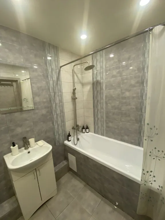 Квартира в новом районе, с новым ремонтом, большой парковкой