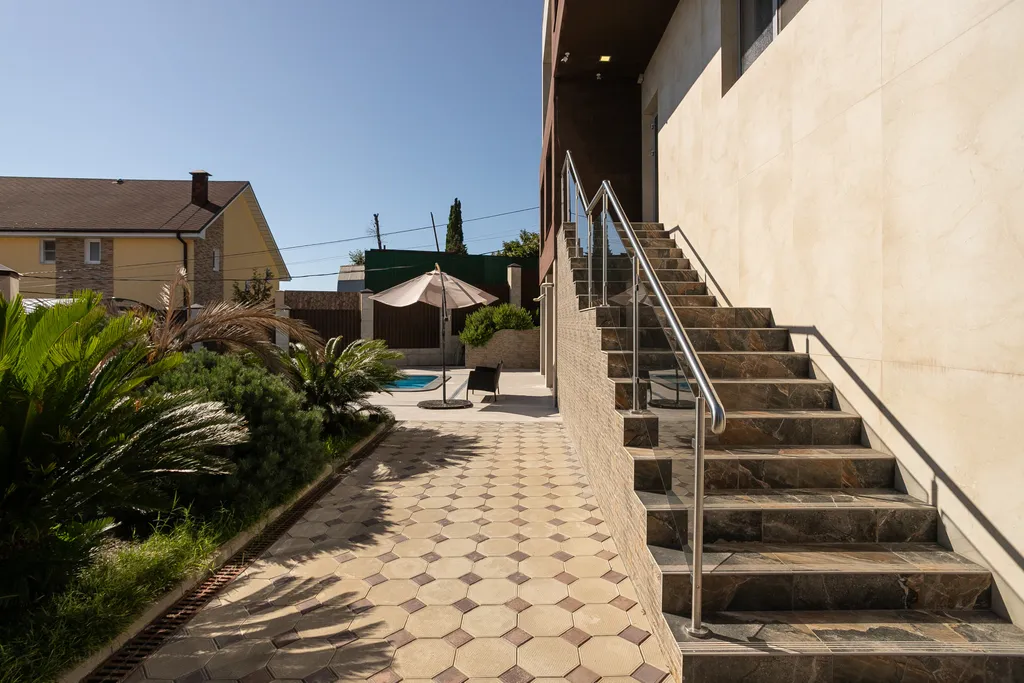 Дом с бассейном с видом на море