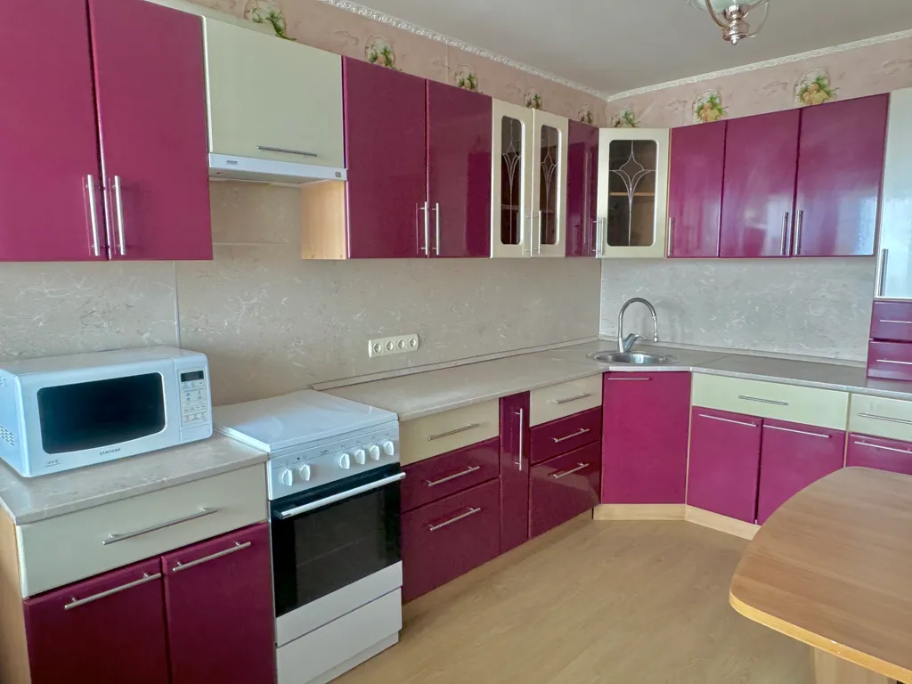 С видом на реку и все монастыри