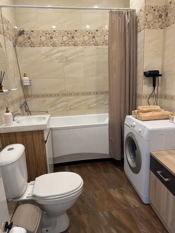 Уникальная студия с видом на стадион, арт-декором и PlayStation