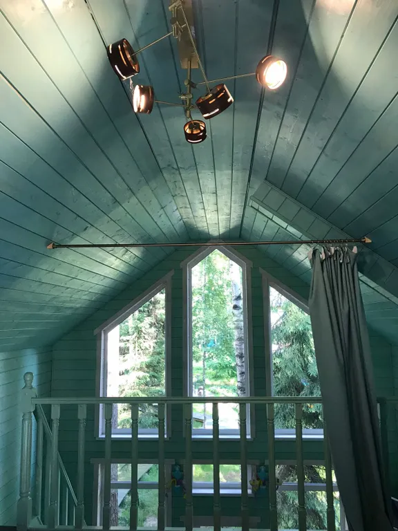 Барнхаус в лесу с голубой гостиной