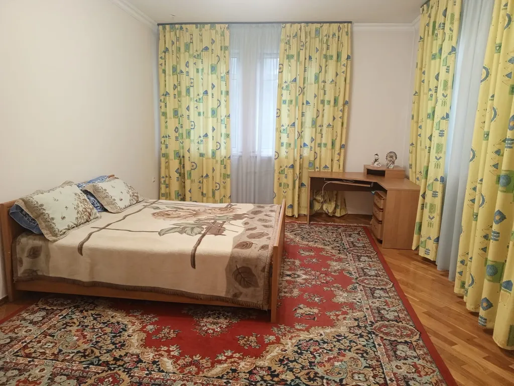 Отдельный большой дом в курортной зоне, с беседкой и мангалом.