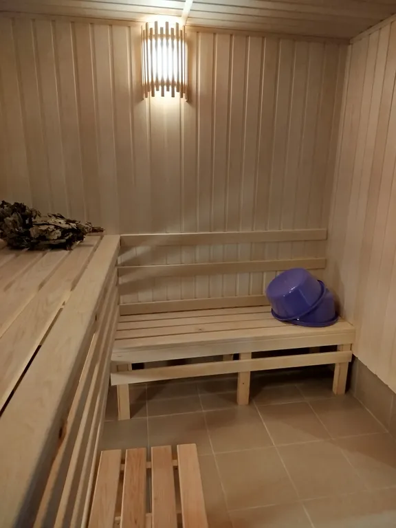 Дом с баней и панорамными окнами на первой линии