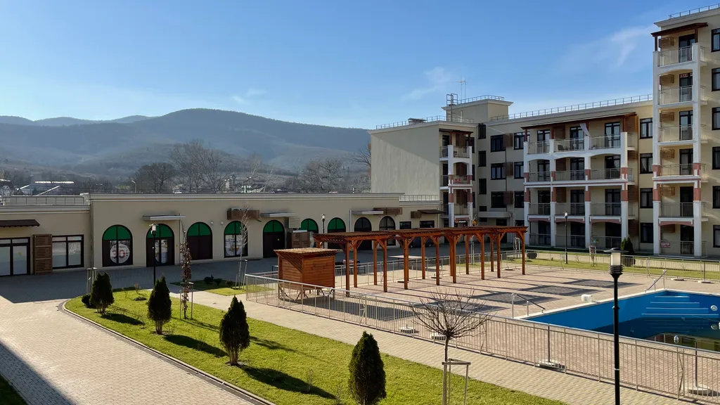 Уютная студия с видом на бассейн