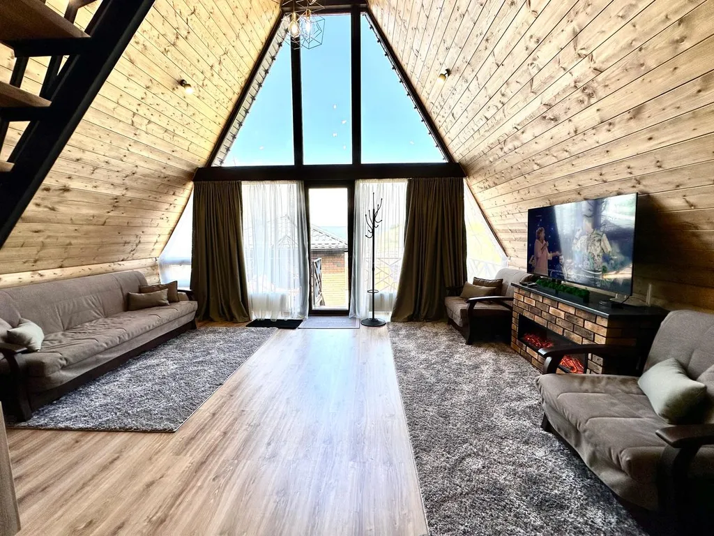 А-фрейм с видом на горы