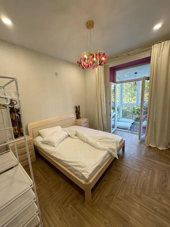 Уютная новая квартира с высокими потолками и потрясающими закатами