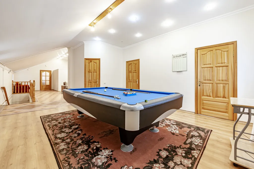 Коттедж с бассейном и сауной