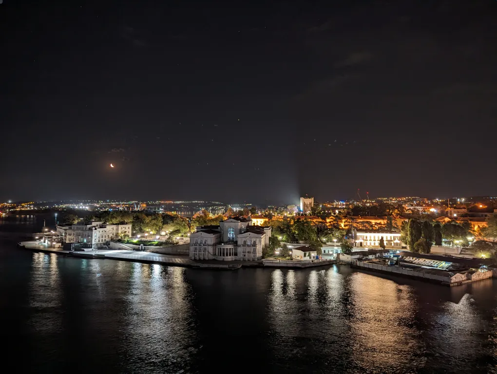 Новый апартамент 129м2 с лучшим видом на центр Севастополя