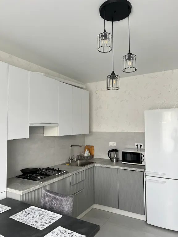 1-к квартира в новом доме с качелью