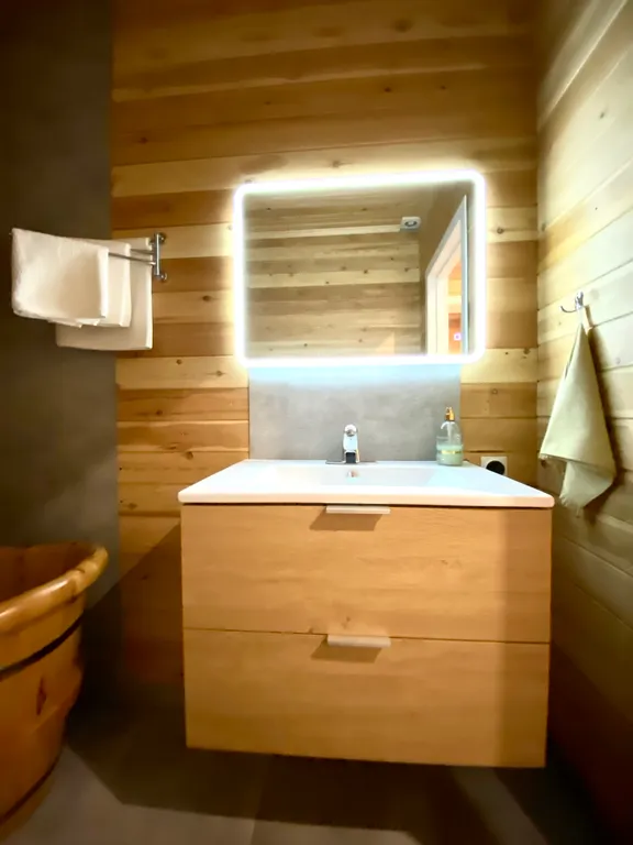 Уютный коттедж с видом на озеро Байкал