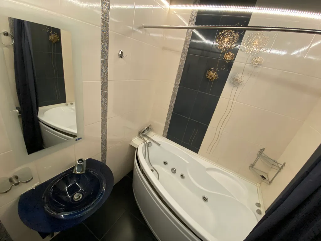 Студия-люкс с джакузи в центре