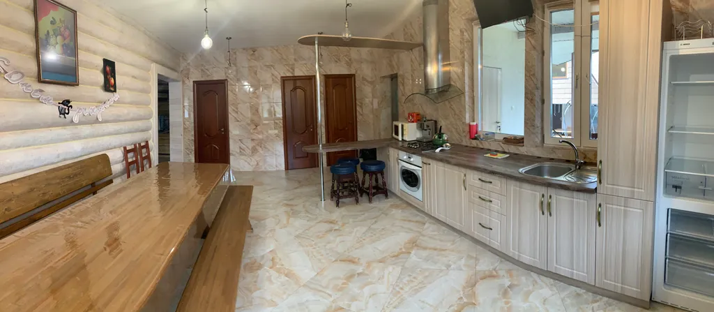 Дом в окружении леса