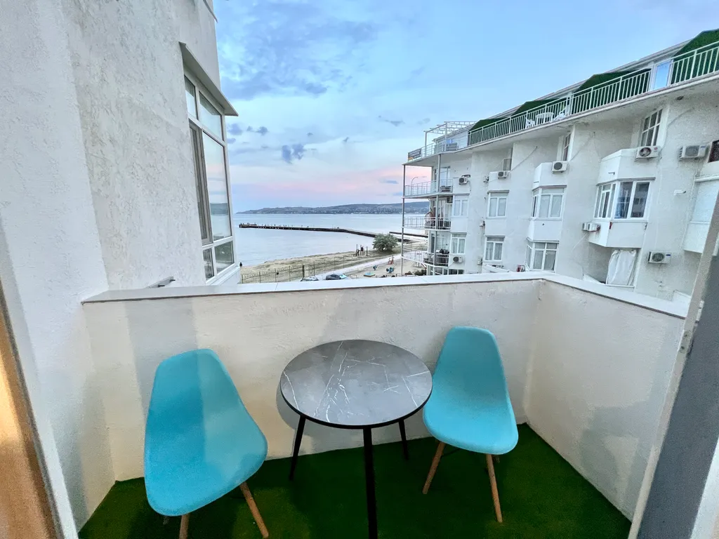 Апартамент у моря с балконом