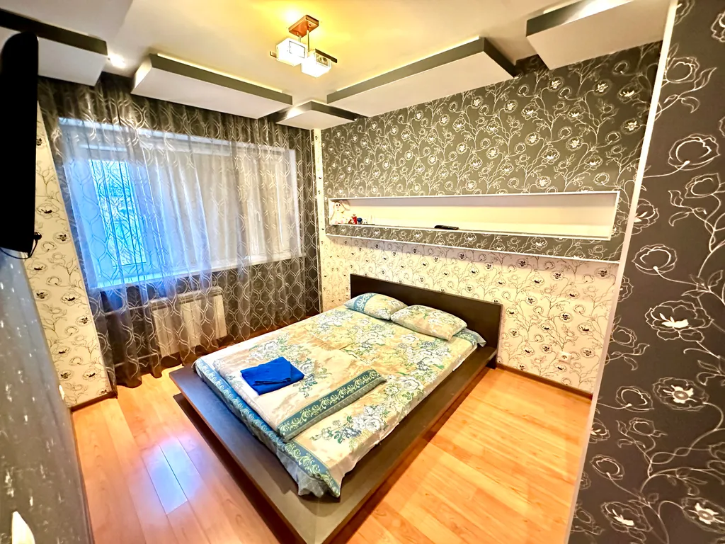 Светлая 2-комнатная:рядом гостиница Воркута и Центральная площадь