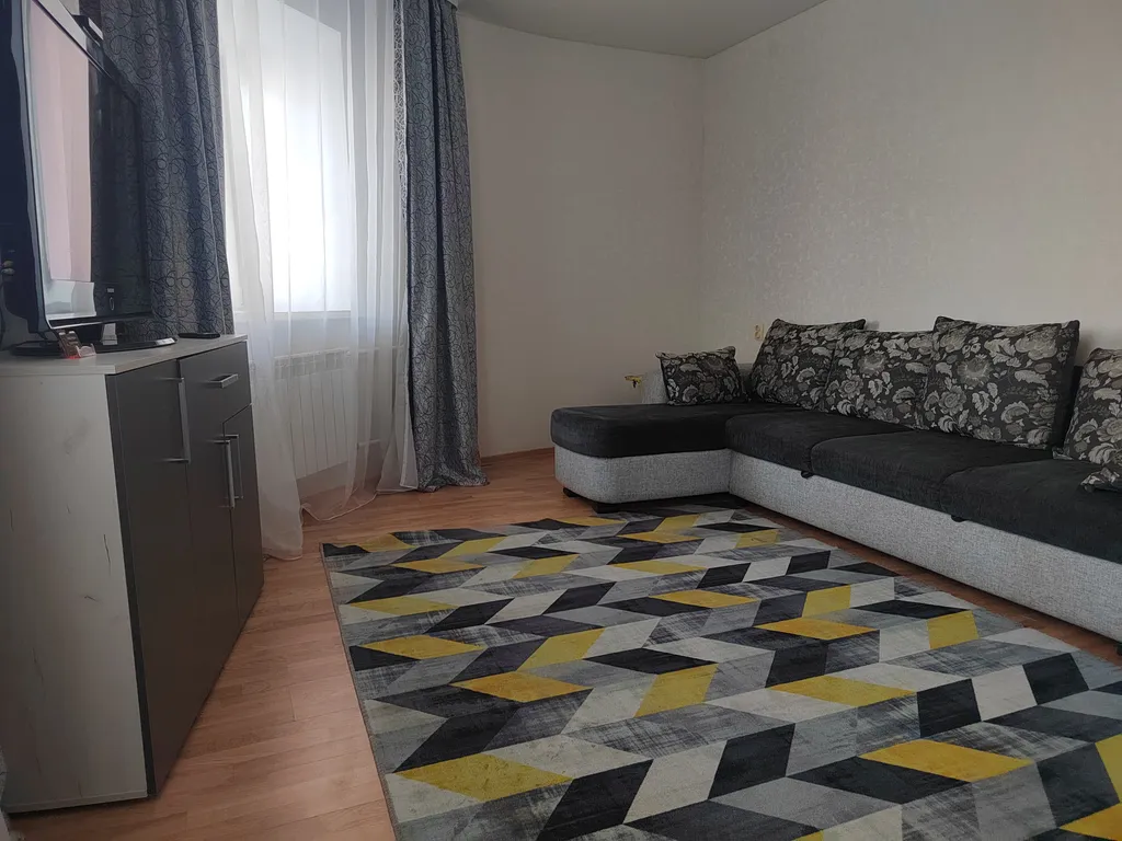 Просторная двухкомнатная квартира рядом с Центральным рынком