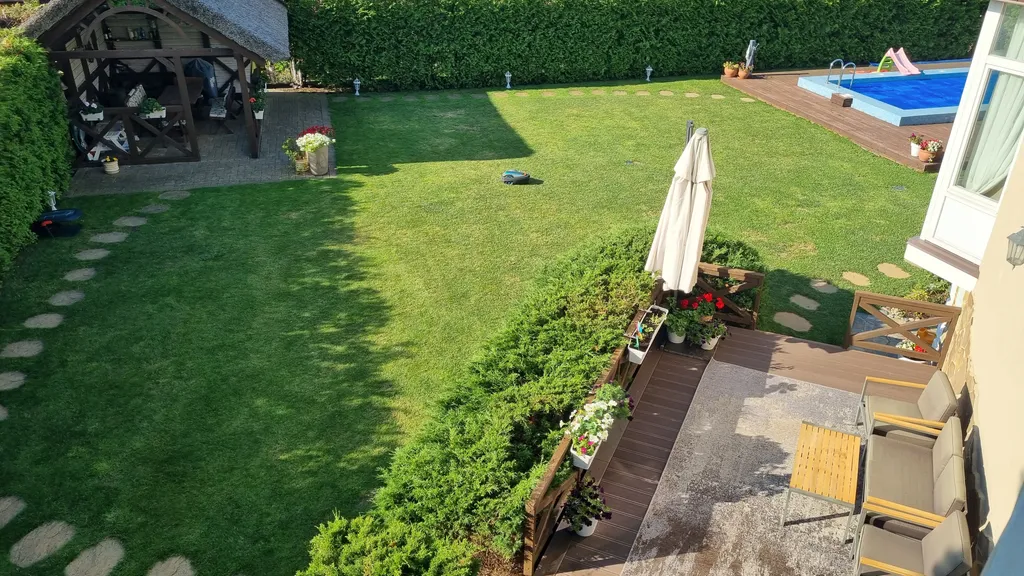 Вилла художника у моря с бассейном