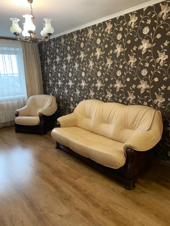 Апартаменты в центре города, с видом на церковь и парк.