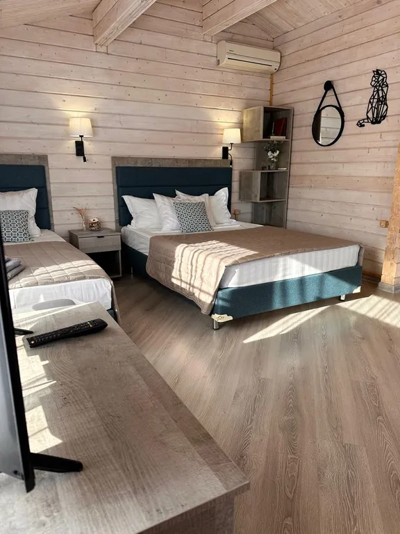 Коттедж Апартаменты с видом на море Комната 35 кв.м, кухня-веранда 18 кв.м. — Кучугуры