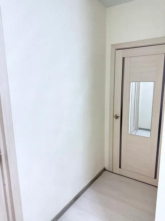 Еврдвушка в развитом районе