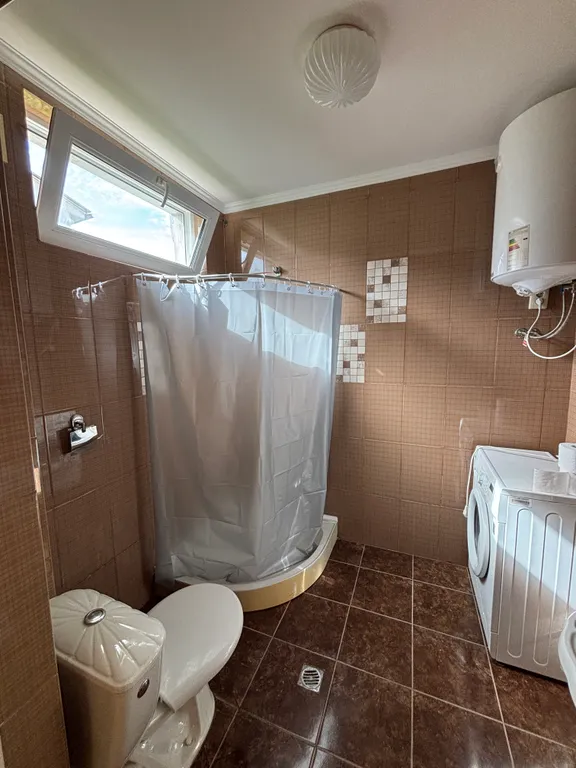 Коттедж Просторный дом в двух шагах от моря — Сухум