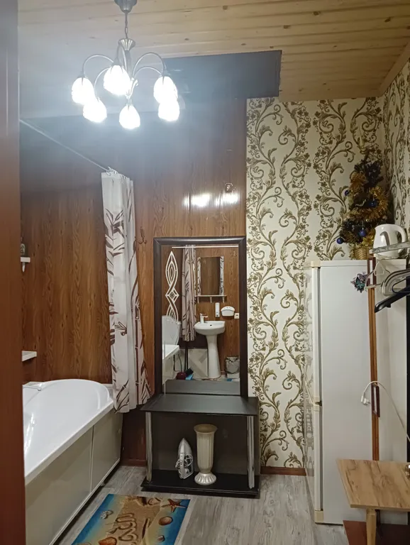 Терем с мансардой в дивном лесу у моря, с новым ремонтом и обстановкой