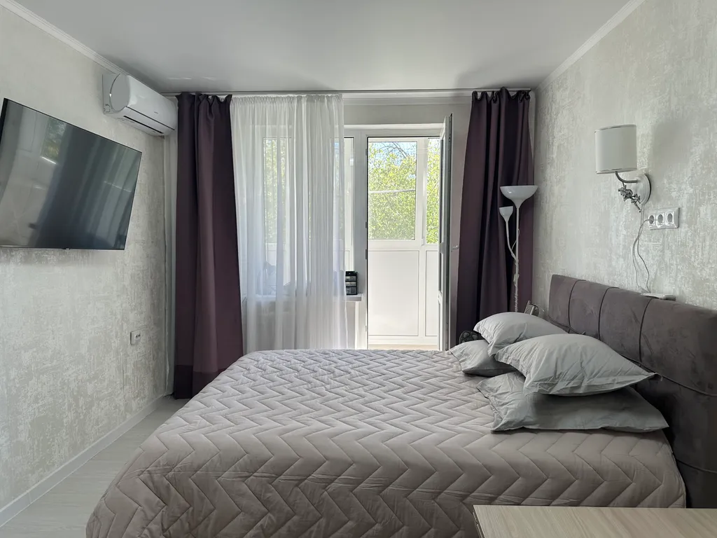 2 комнатная белая на Янышева