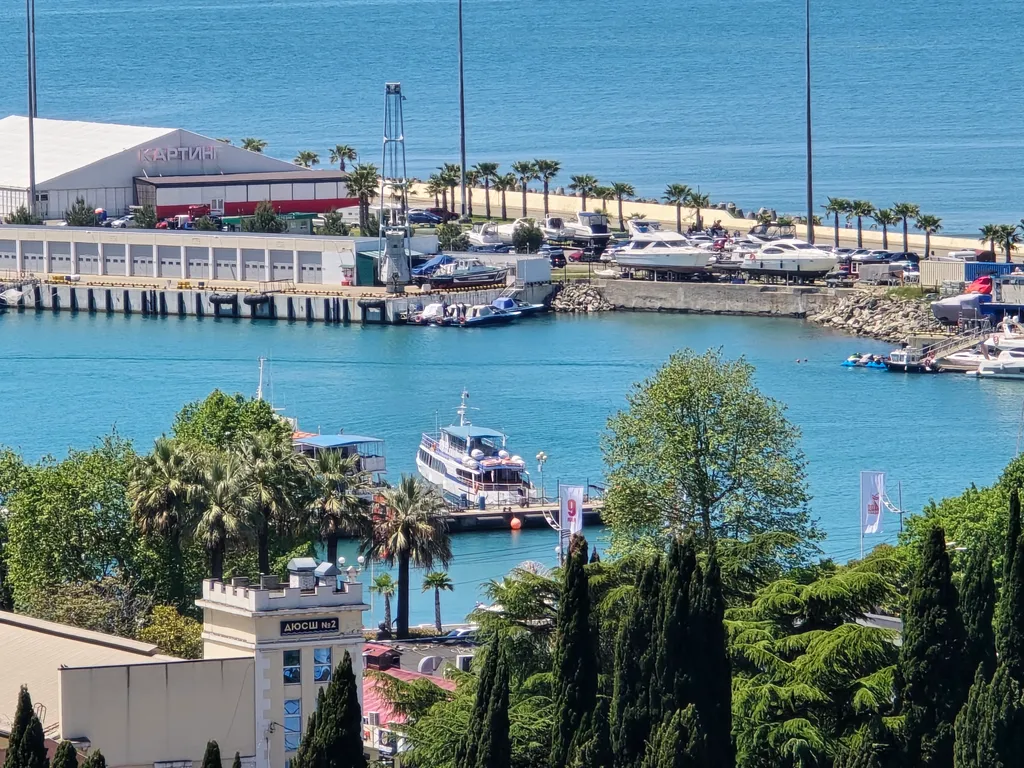 Уютная квартира с видом на морпорт в центре — аренда посуточно в Сочи