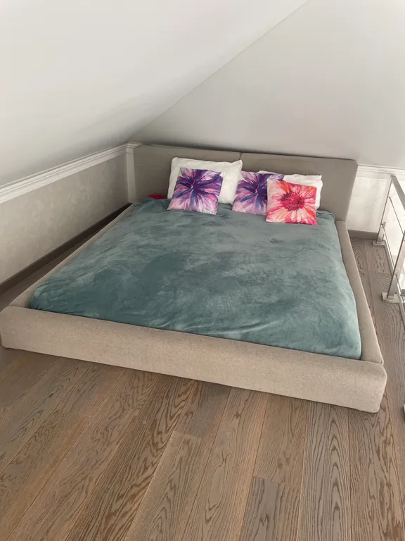 Уютный современный и стильный дом инфракрасной сауной и джакузи