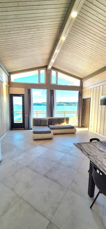 Раухала Стеклянный Коттедж на воде