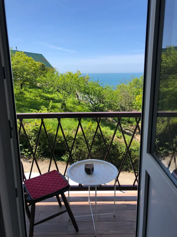 Квартира Студия Апартаменты с видом на море и лес — аренда посуточно в Лоо