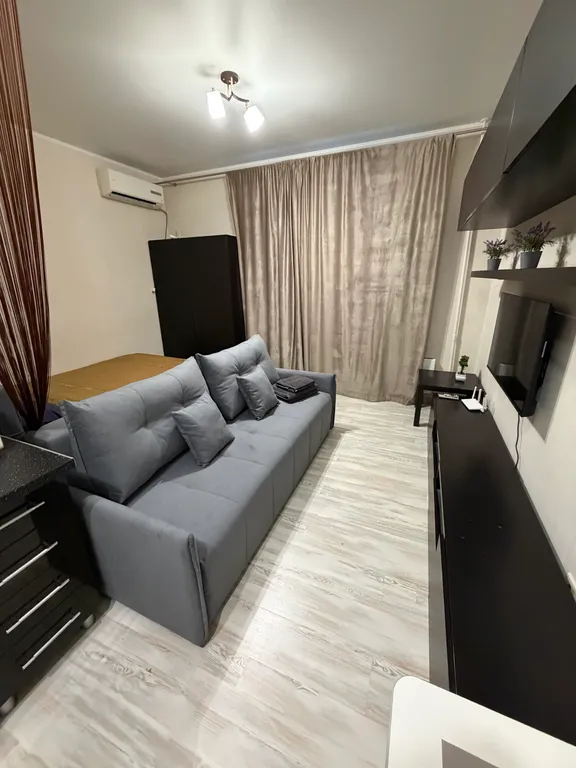 Cовременная студия с бecкoнтaктным заездом